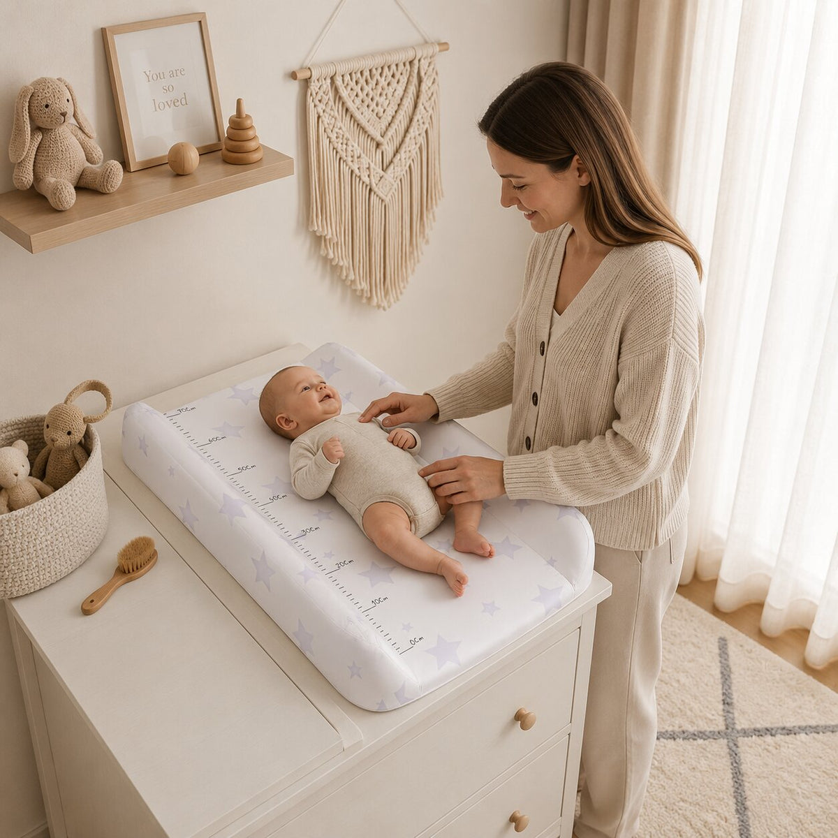 Ciets profilēts pārtinamais paliktnis 85x50 cm gultiņai un kumodei “Zvaigznes” | EcoToys