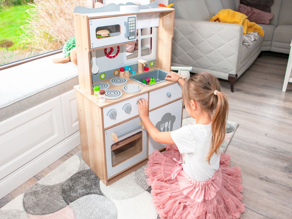 Koka bērnu virtuve ar papildu piederumiem | EcoToys