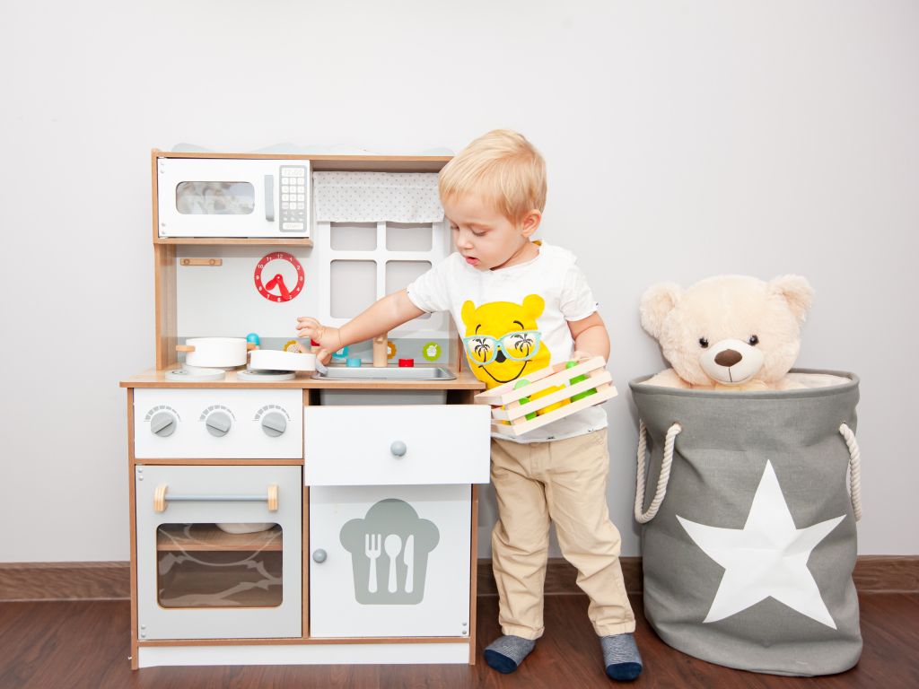 Koka bērnu virtuve ar papildu piederumiem | EcoToys