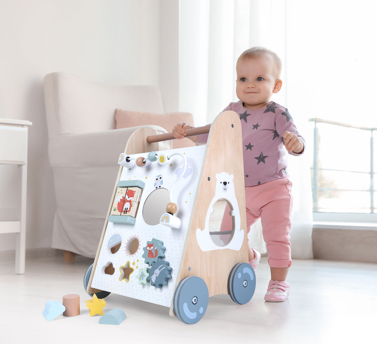 Koka izglītojošie stumjamie ratiņi ar kustīgiem elementiem | EcoToys