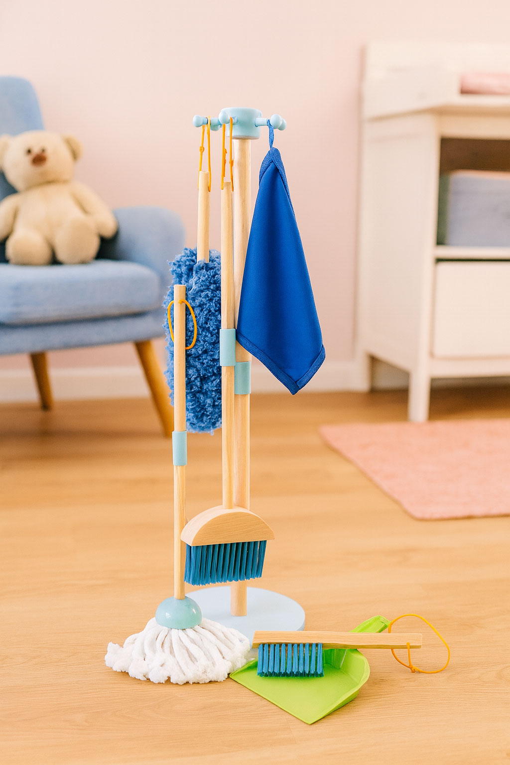 Koka bērnu tīrīšanas komplekts – mops, slota, liekšķere, 7 gab. | EcoToys