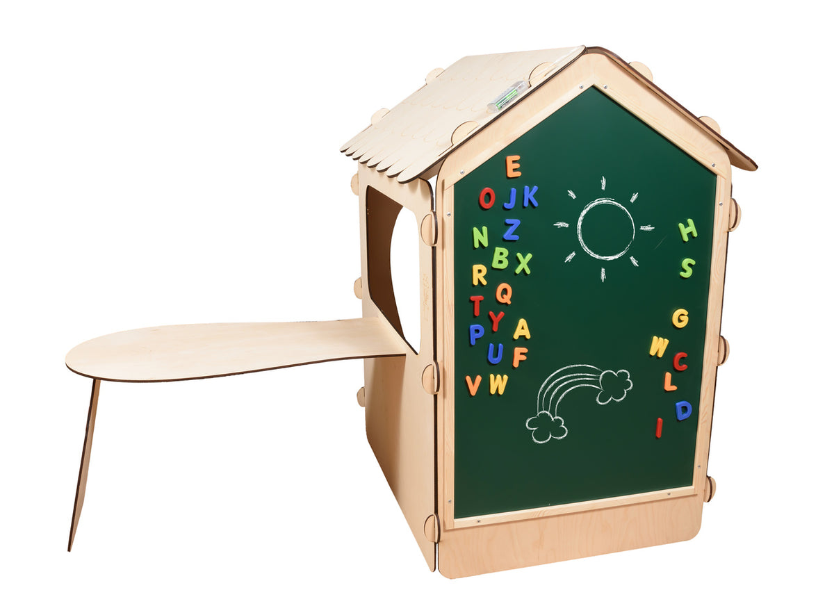Koka bērnu māja ar tāfeli un galdu | EcoToys