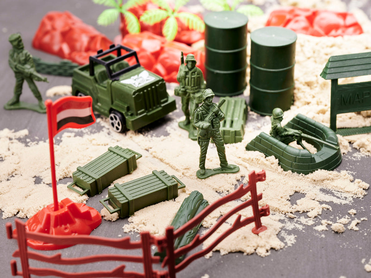Kareivju figūriņu komplekts ar militāro bāzi, 307 el. | EcoToys