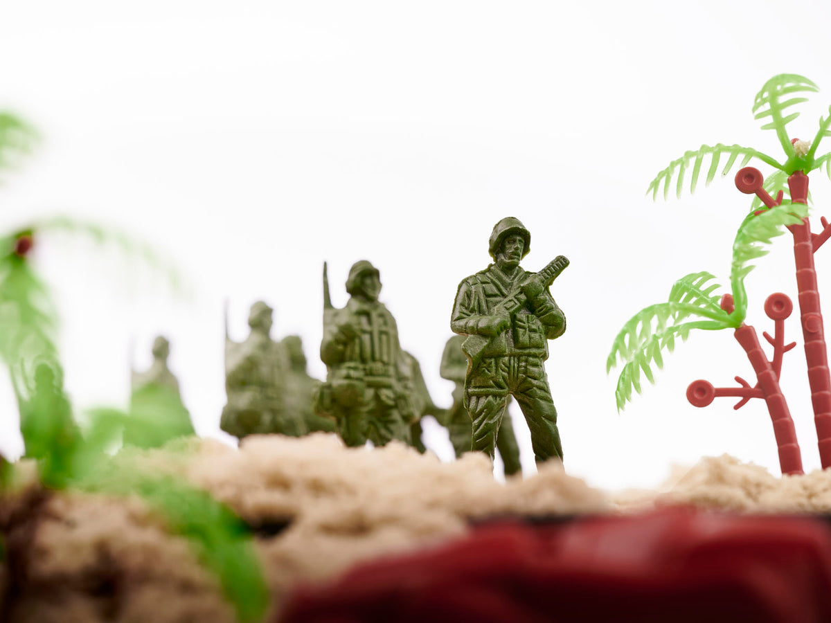 Kareivju figūriņu komplekts ar militāro bāzi, 307 el. | EcoToys