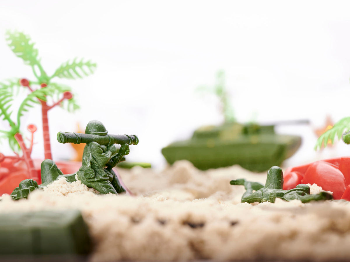 Kareivju figūriņu komplekts ar militāro bāzi, 307 el. | EcoToys